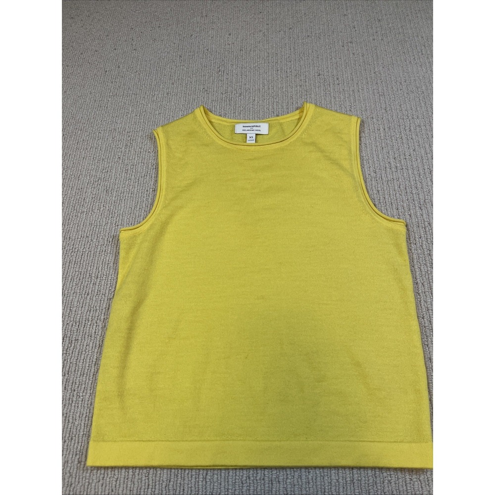 Banana Republic Womens XS  100% Merino Wool Sleeveless Knit Sweater Yellow